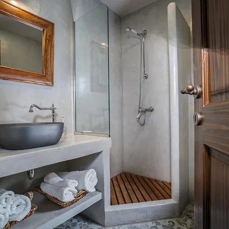 Amara * Anafonítria